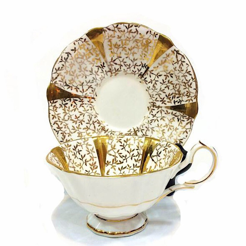 2 Sets of  Queen Anne Tea Cup & Saucer w/Gold Lace, ⭐️⭐️⭐️ - Picture 3 of 5